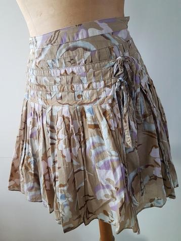 ESSENTIEL - Jolie jupe brun avec plis et fleurs - T.38