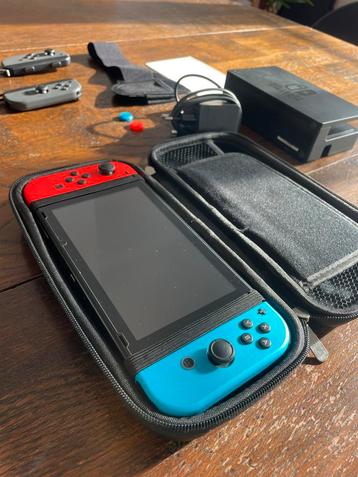 Nintendo Switch V2 met accessoires - Krasvrij scherm beschikbaar voor biedingen