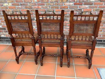 Mechelse stoelen beschikbaar voor biedingen