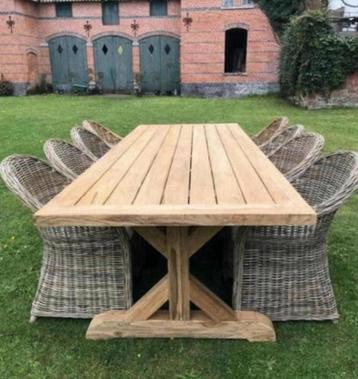 Teak tuintafel nieuwe XXL en ronde tafel beschikbaar voor biedingen