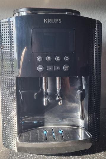 Krups Essential Machine café grains EA816031 en parfait état, Machine à espresso, Tuyau à Vapeur, Café en grains, 2 à 4 tasses