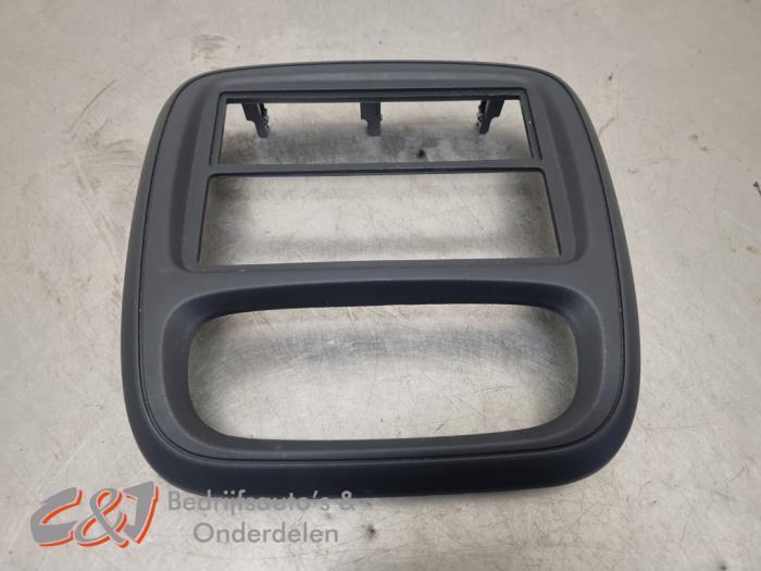 Radio omlijsting van een Renault Trafic, Auto-onderdelen, Dashboard en Schakelaars, Renault, Gebruikt, 3 maanden garantie, Ophalen of Verzenden