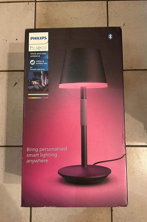 Lampe de table Hue Go neuve, Maison & Meubles, Lampes | Lampes de table, Comme neuf, Enlèvement ou Envoi