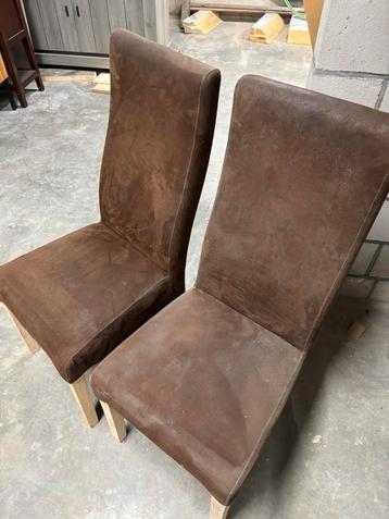 4 bruine stoelen beschikbaar voor biedingen
