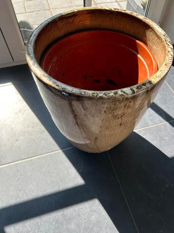 Stenen bloempot  beschikbaar voor biedingen