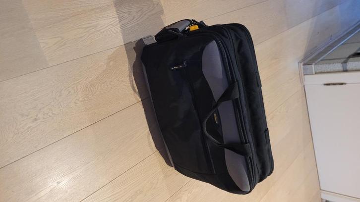 Targus XL laptoptas nieuwstaat, Computers en Software, Laptoptassen, Zo goed als nieuw, Aktetas, 17 inch of meer, Ophalen of Verzenden
