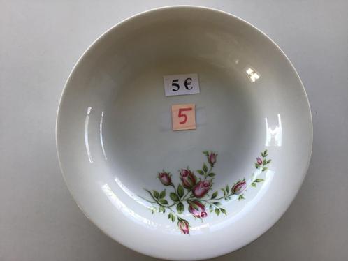 5 diepe borden met bloemmotief aan 1 euro per stuk en meer.., Huis en Inrichting, Keuken | Servies, Zo goed als nieuw, Bord(en)