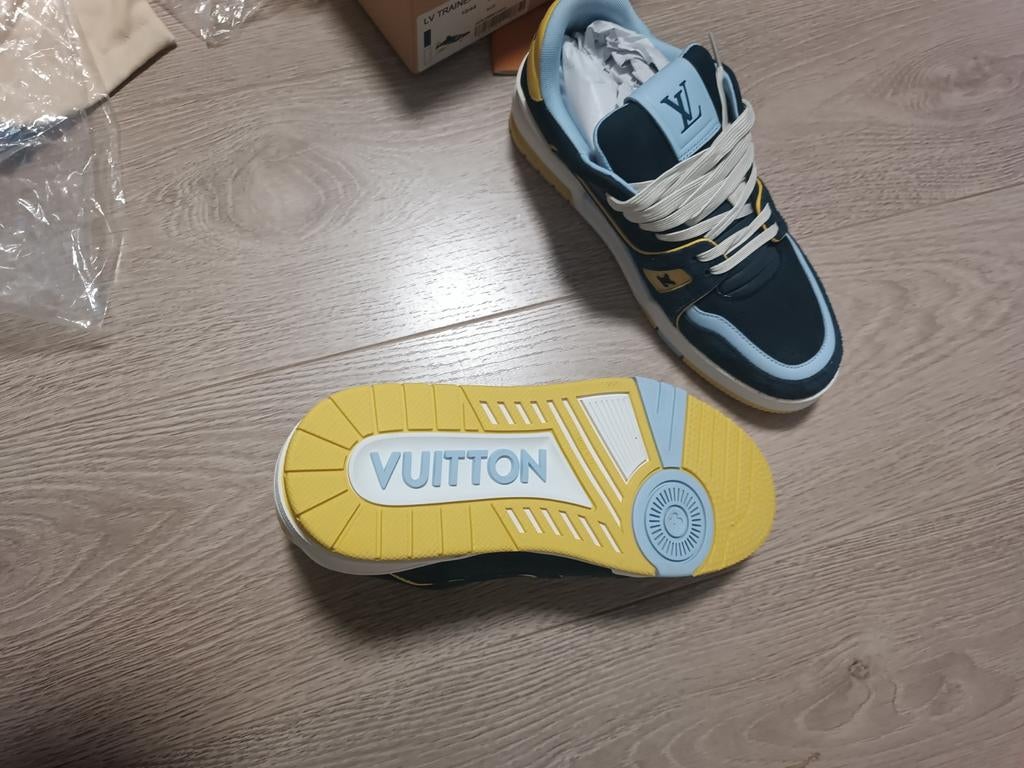 LV-trainer in geel en blauw.Maat 44, Verzenden