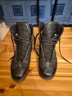 Bottines taille 37, Enlèvement