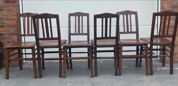 Antieke café stoelen beschikbaar voor biedingen