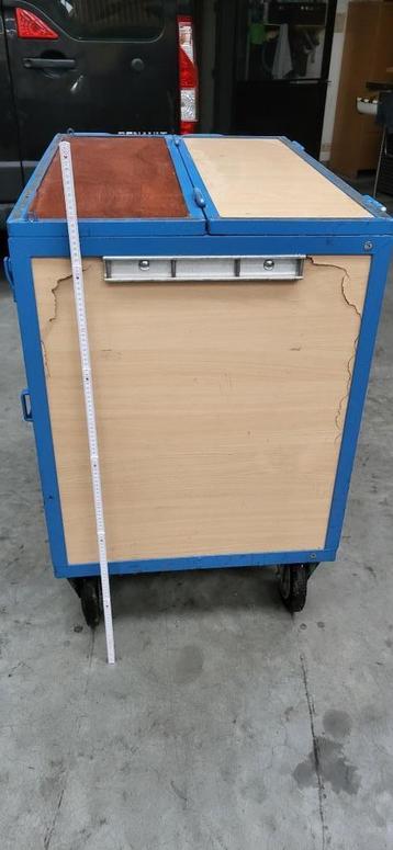 gereedsschapskar beschikbaar voor biedingen