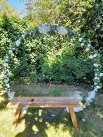 Bloemenboog met witte zijdebloemen, Hobby en Vrije tijd, Feestartikelen, Ophalen, Zo goed als nieuw, Versiering