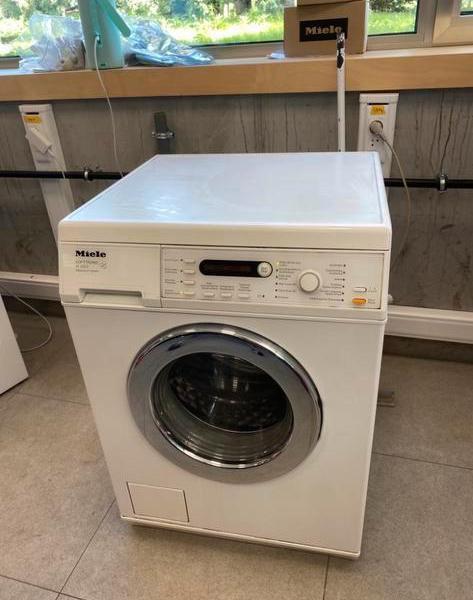 Miele wasmachine 8kg A+++ 1600 toeren, Elektronische apparatuur, Wasmachines, Zo goed als nieuw, Voorlader, 8 tot 10 kg, Minder dan 85 cm