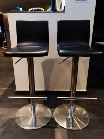 2 comfortabele barkrukken beschikbaar voor biedingen