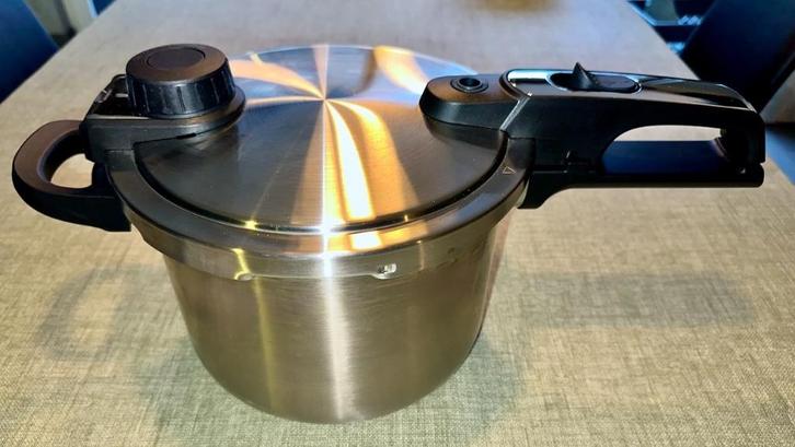 Snelkookpan Inox 6 Liter, Huis en Inrichting, Keuken | Potten en Pannen, Gebruikt, Kookpan of Snelkookpan, Inox, Inductieplaat