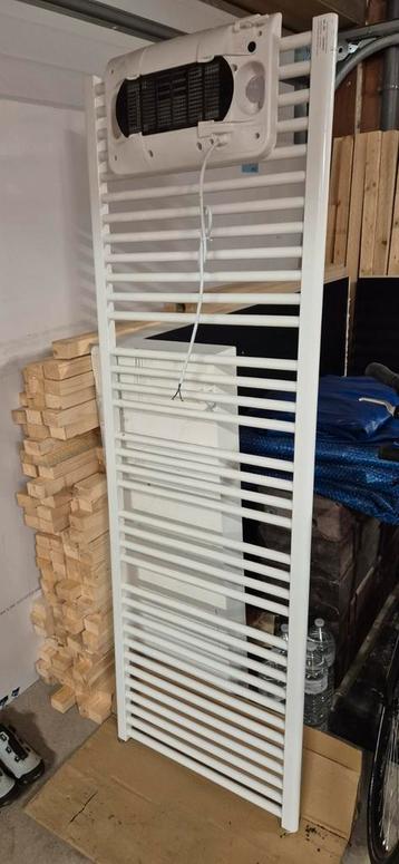 Flores handdoekradiator, Doe-het-zelf en Bouw, Verwarming en Radiatoren, Ophalen, Nieuw, Radiator