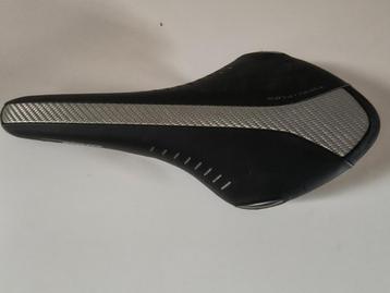 Fizik Arione Carbon zadel beschikbaar voor biedingen