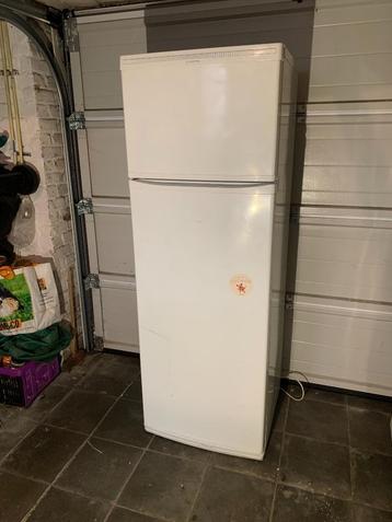 Ariston 275L koelkast met vriesvak beschikbaar voor biedingen