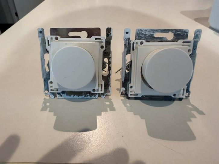 2x analoge dimmer Niko, Doe-het-zelf en Bouw, Elektriciteit en Kabels, Gebruikt, Schakelaar, Ophalen of Verzenden