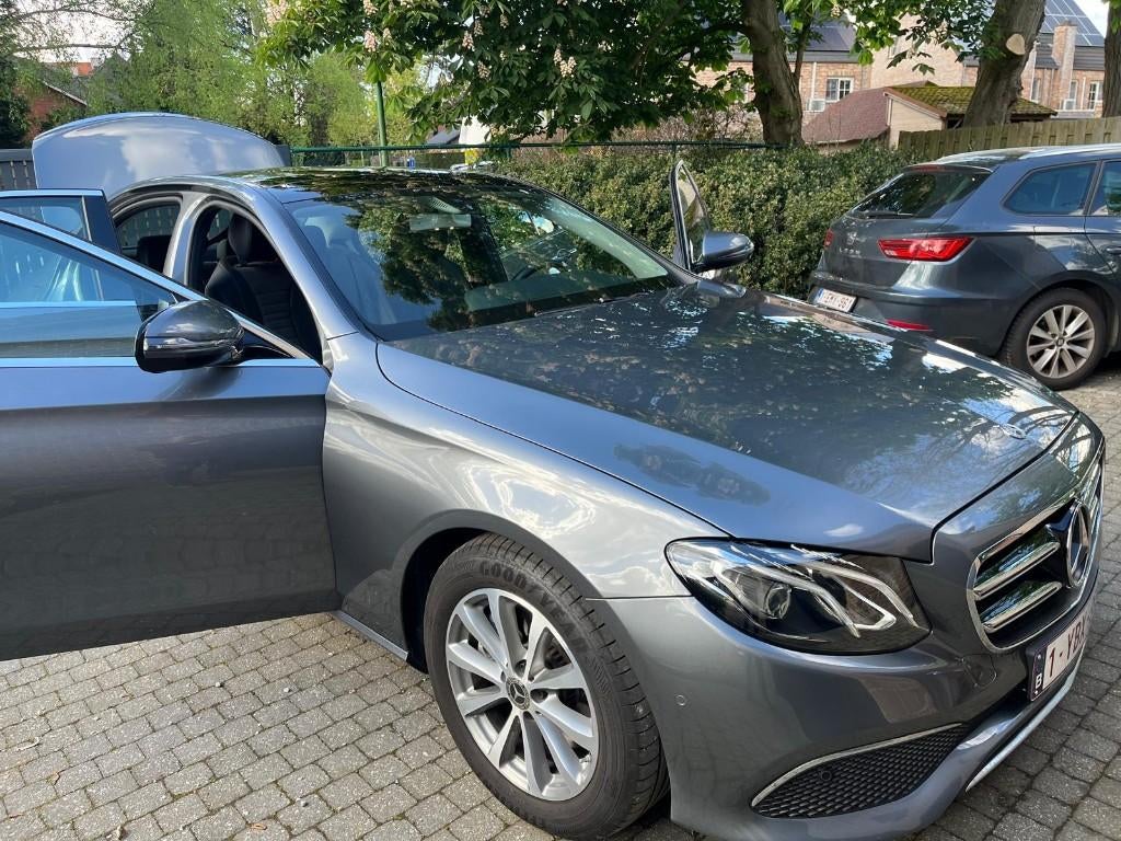 Mercedes, Autos, Mercedes-Benz, Argent ou Gris, Achat, 4 portes, Entretenue par le concessionnaire