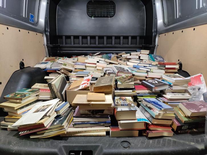 UNE QUANTITÉ EXCEPTIONNELLE DE LITTÉRATURE, Livres, Littérature, Enlèvement ou Envoi