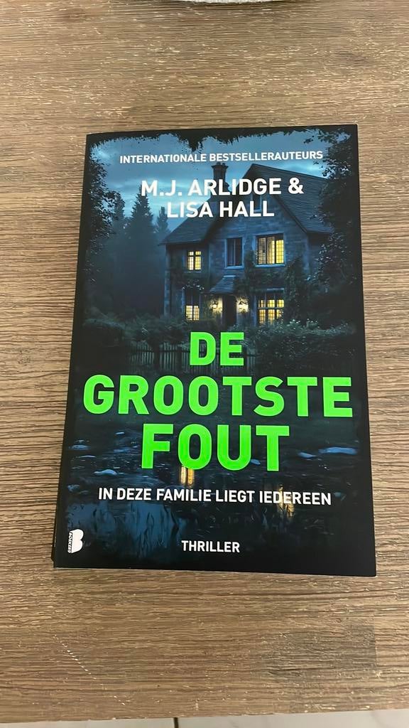 M.J. Arlidge - De grootste fout, Ophalen, M.J. Arlidge; Lisa Hall