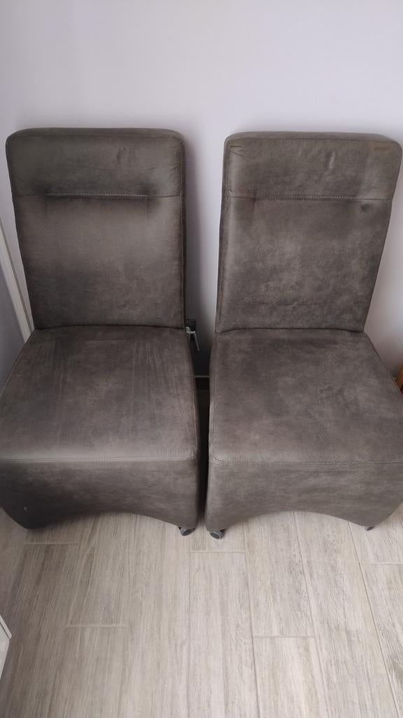 Stoelen met wieltjes, Ophalen