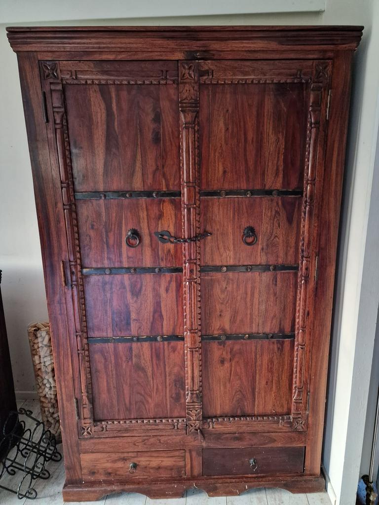 Kast in vol hout kasteelstijl bruin met kleuraccenten, Antiek en Kunst, Antiek | Meubels | Kasten, Ophalen