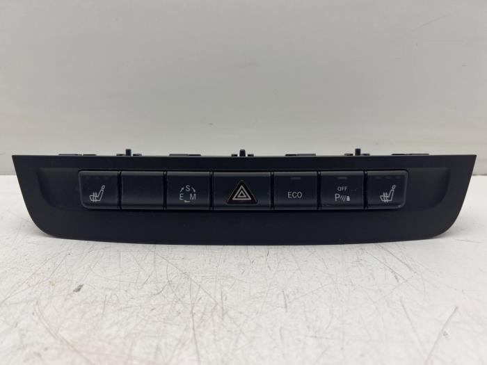 Commutateur éclairage d'urgence d'un Mercedes B-Klasse, Autos : Pièces & Accessoires, Tableau de bord & Interrupteurs, Mercedes-Benz