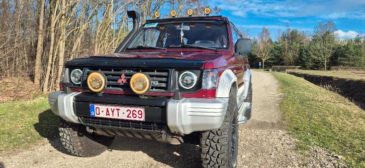 ZELDZAME PAJERO OLDTIMER, Autos, Oldtimers & Ancêtres, Particulier, 4x4, Caméra de recul, Airbags, Air conditionné, Alarme, Android Auto