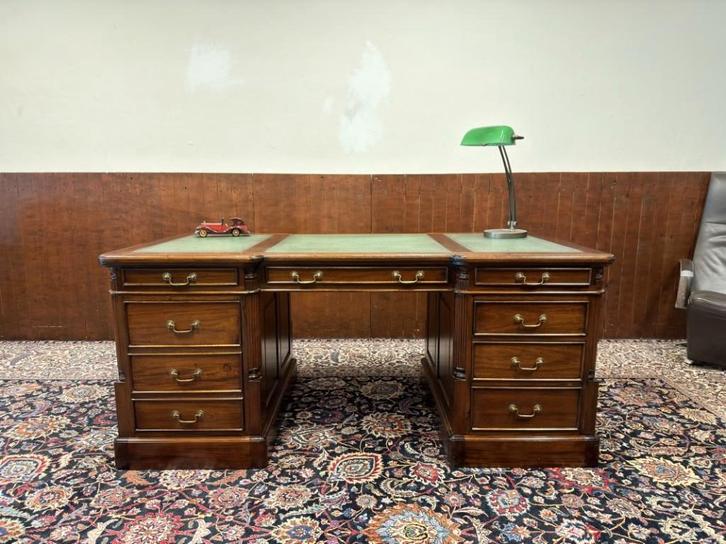 Klassiek Engels Chesterfield Bureau Partnerdesk, Antiek en Kunst, Antiek | Kantoor en Zakelijk, Ophalen