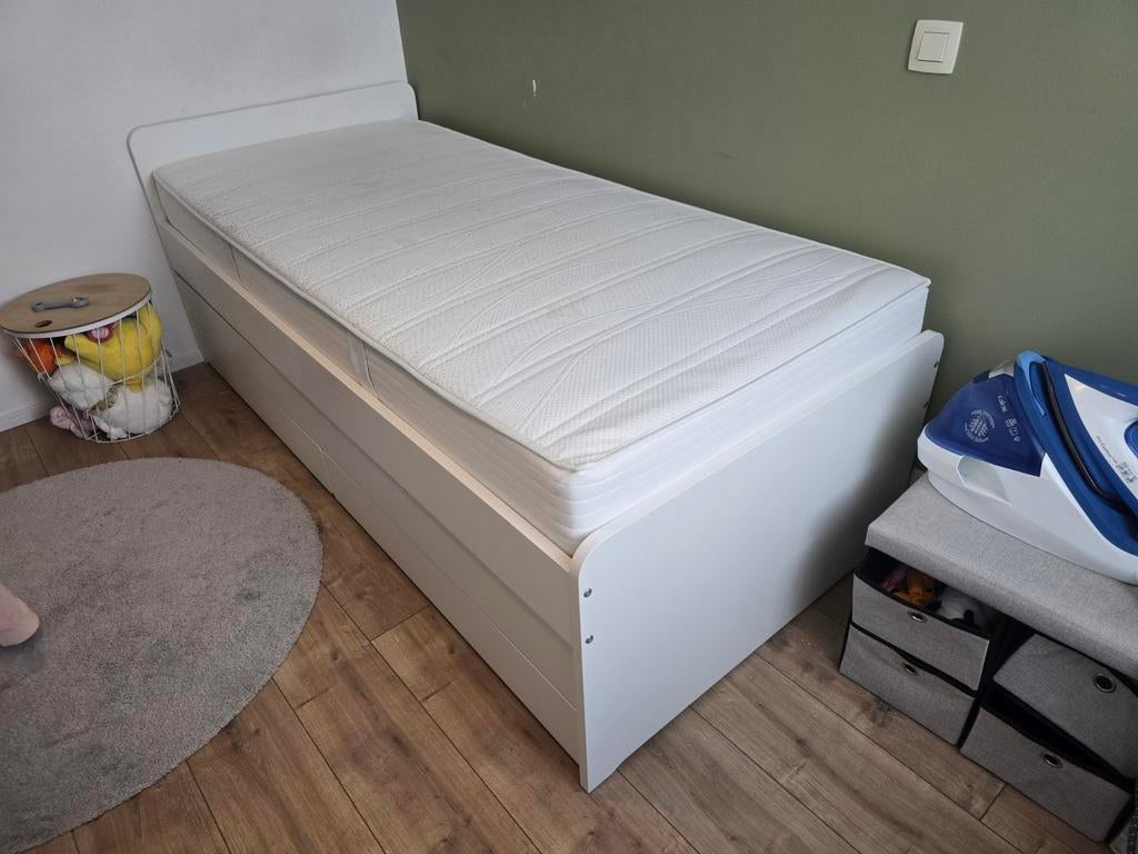 SLÄKT Bedframe met onderbed en opberger, wit, 90x200 cm, Ophalen, 90 cm, Wit, Zo goed als nieuw