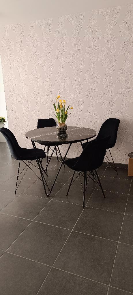 Tafel met marmeren blad & 4 stoelen in zwart velvet, Huis en Inrichting, Tafels | Eettafels, Zo goed als nieuw, Rond, Overige materialen