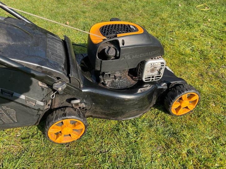 McCulloch 125cc 4-takt, Tuin en Terras, Grasmaaiers, Gebruikt, Benzine-grasmaaier, 40 t/m 49 cm, Cirkelmaaier, Opvangbak, Ophalen