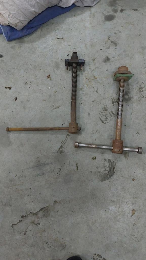 Spindels van oude bankschroeven, Doe-het-zelf en Bouw, Werkbanken, Ophalen