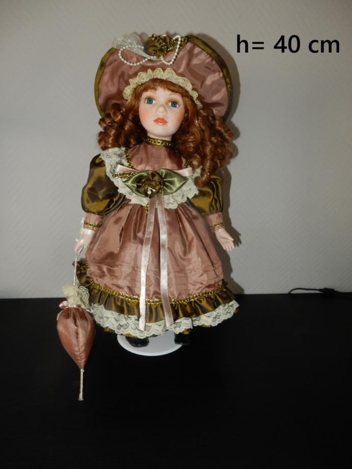 nr.21 - Porseleinen pop B, Enlèvement, Poupée