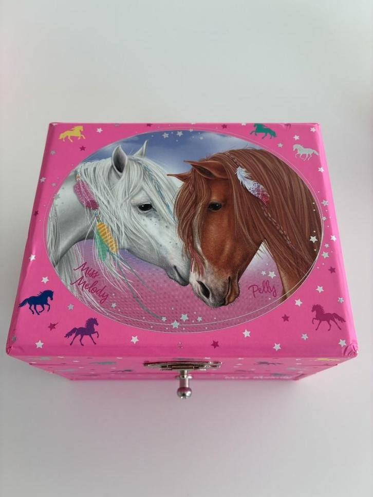 La jolie boîte à bijoux musicale rose de Miss Melody, Enfants & Bébés, Chambre d'enfant | Aménagement & Décoration, Neuf, Miroir