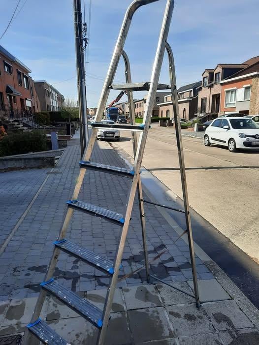 Zeer stevige aluminium trapladder met 9 treden, Ophalen, Gebruikt, Ladder, 2 tot 4 meter