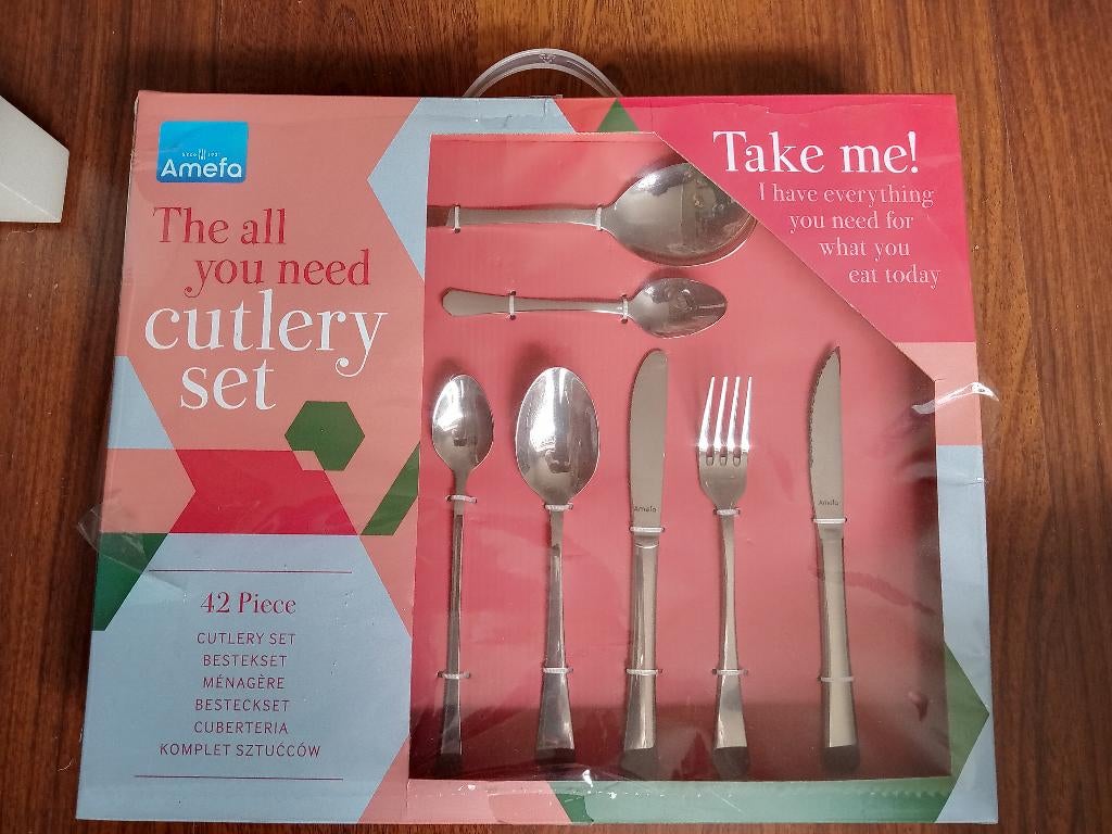 ONGEBRUIKT Set 42-delig - BESTEK -  Nog in originele doos, Huis en Inrichting, Keuken | Bestek, Ophalen of Verzenden, Nieuw, Overige materialen