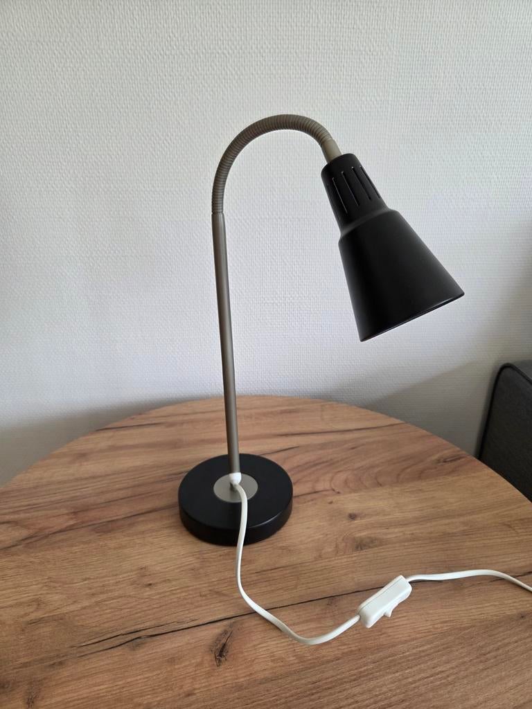 lampe de bureau IKEA, Enlèvement