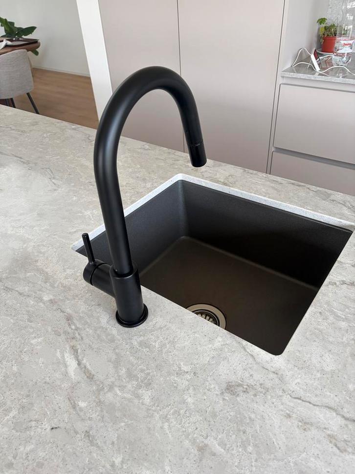 Keukenkraan met uittrekbare uitloop, Huis en Inrichting, Keuken | Keukenelementen, Zo goed als nieuw, Zwart, Ophalen
