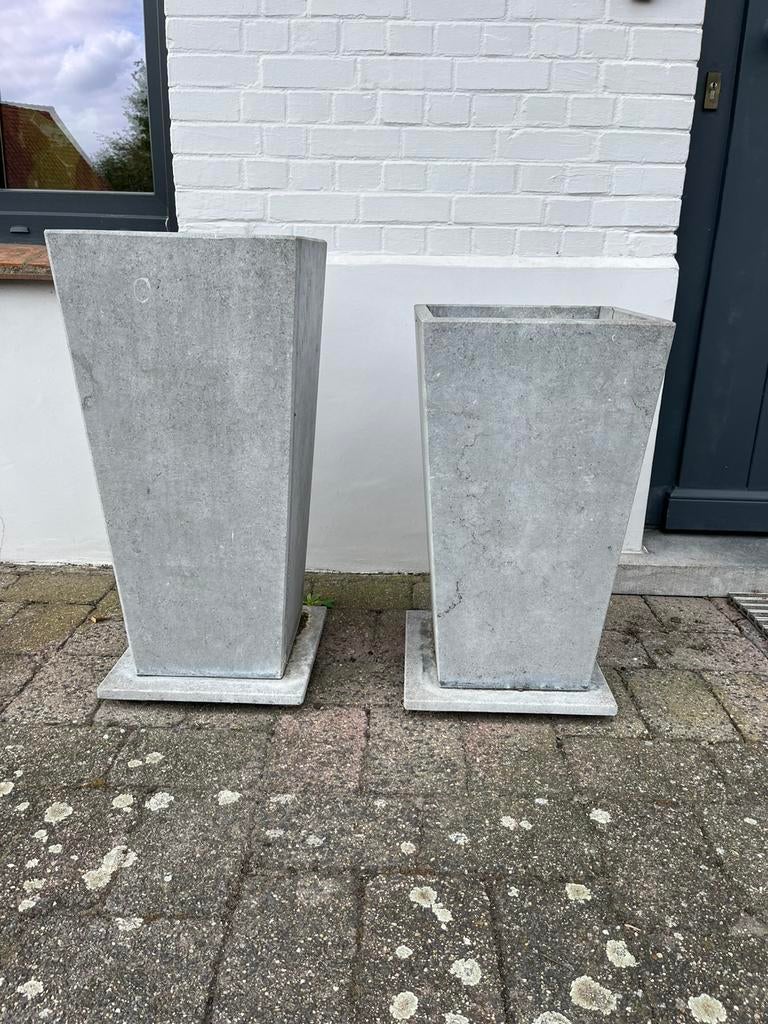 Hoge bloembakken in blauwsteen, Ophalen, Gebruikt