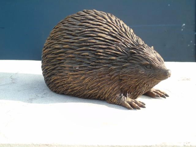 grand hérisson en bronze taille naturel ..., Jardin & Terrasse, Statues de jardin, Neuf, Animal, Autres matériaux, Enlèvement ou Envoi