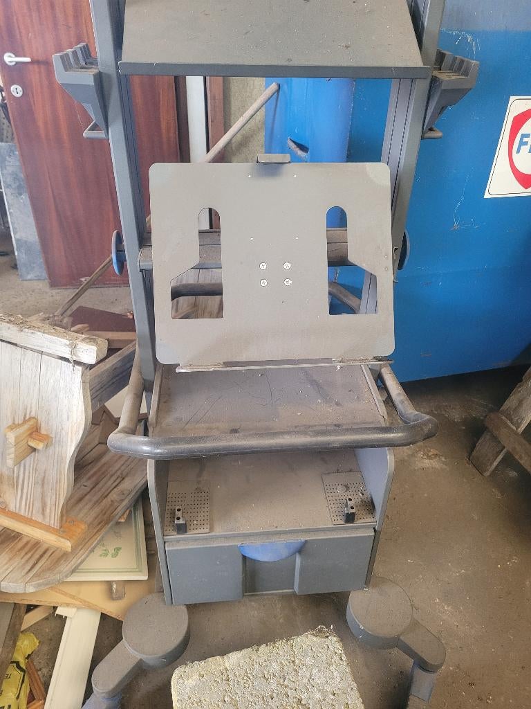 Chariot Mobile Atelier Bosch - Support Diagnostic & Écran, Autos : Divers, Outils de voiture, Utilisé, Enlèvement