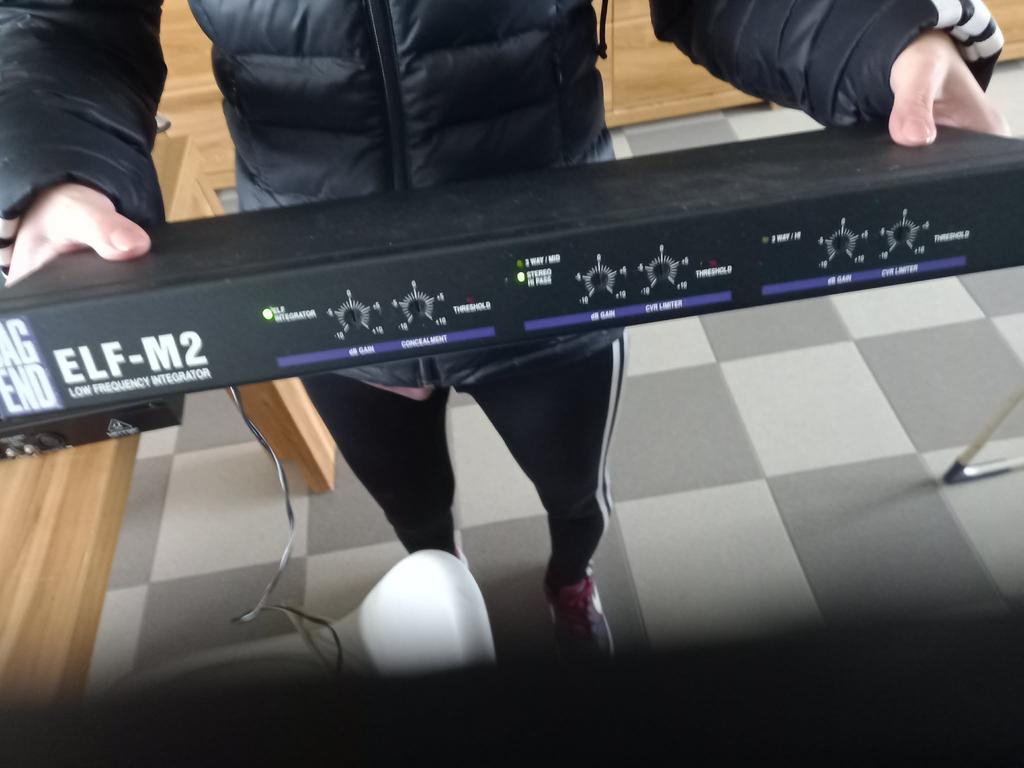 Te Koop: Versterker, Ophalen, Zo goed als nieuw