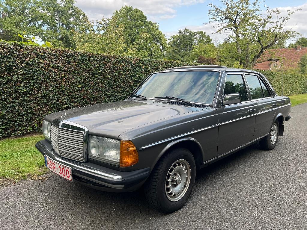 Mercedes W123 200 essence belge 1983 homologuée à la vente, Argent ou Gris, Série 200, 4 portes, Boîte manuelle