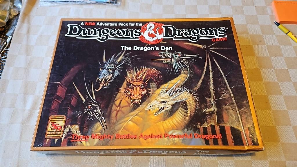 jeu de plateau limité Dungeons & Dragons Den TSR INC, Trois ou quatre joueurs, Enlèvement ou Envoi