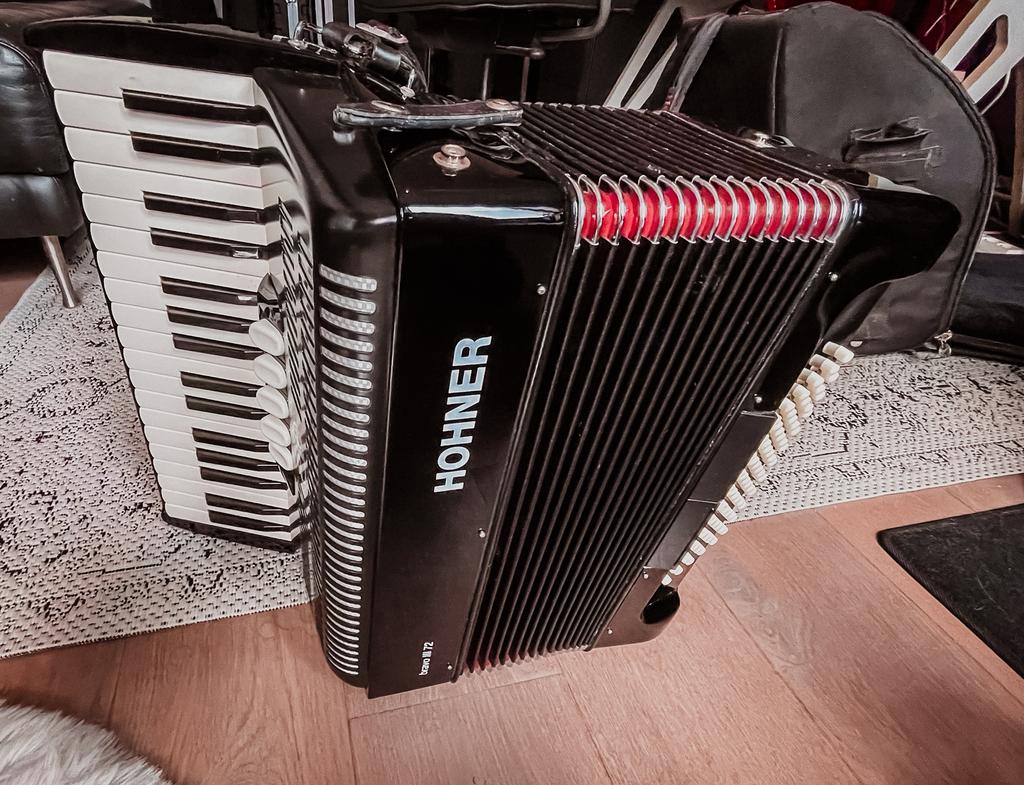 HOHNER Bravo III 72 Silent Key, Ophalen, 72-bas, Met koffer, Toetsaccordeon