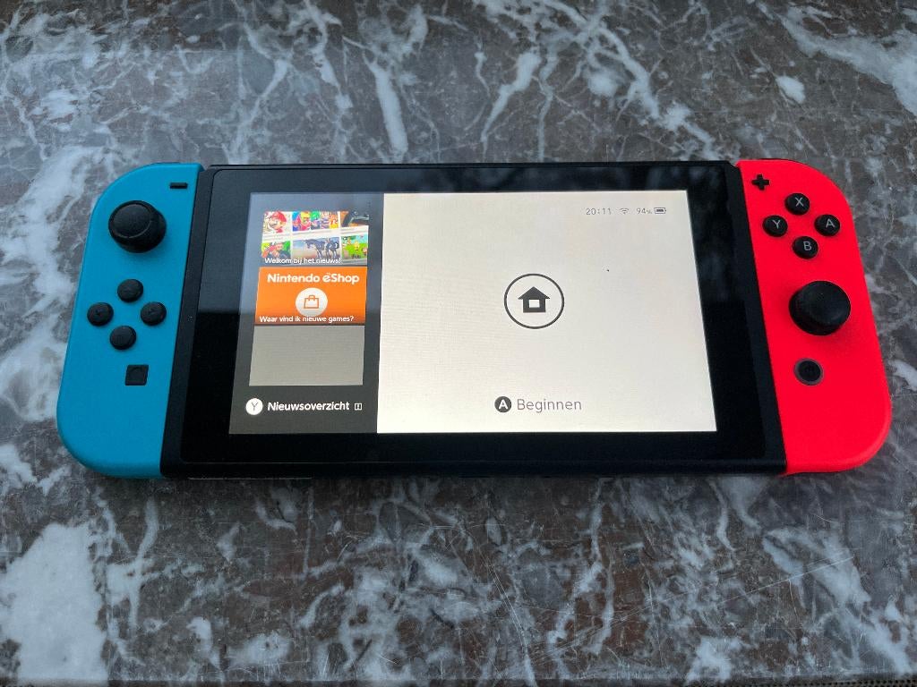 Nintendo Switch console met 2 games, hoes & set (nieuwstaat), Ophalen, Zo goed als nieuw, Met 2 controllers, Met games