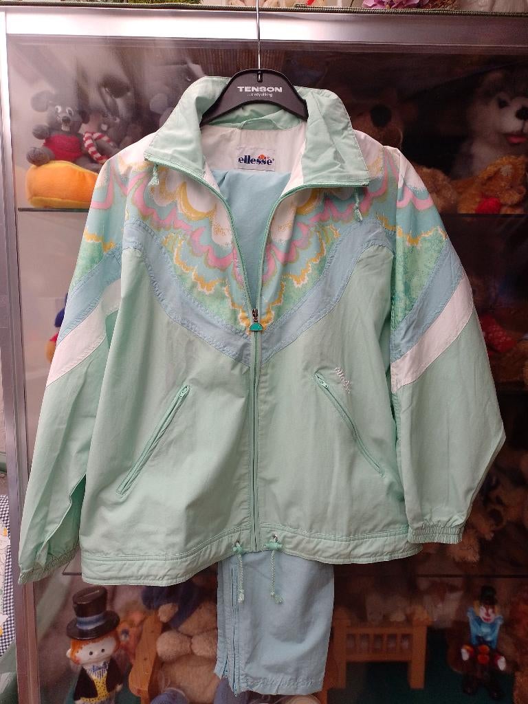 trainingspak van Ellesse, Ophalen, Zo goed als nieuw